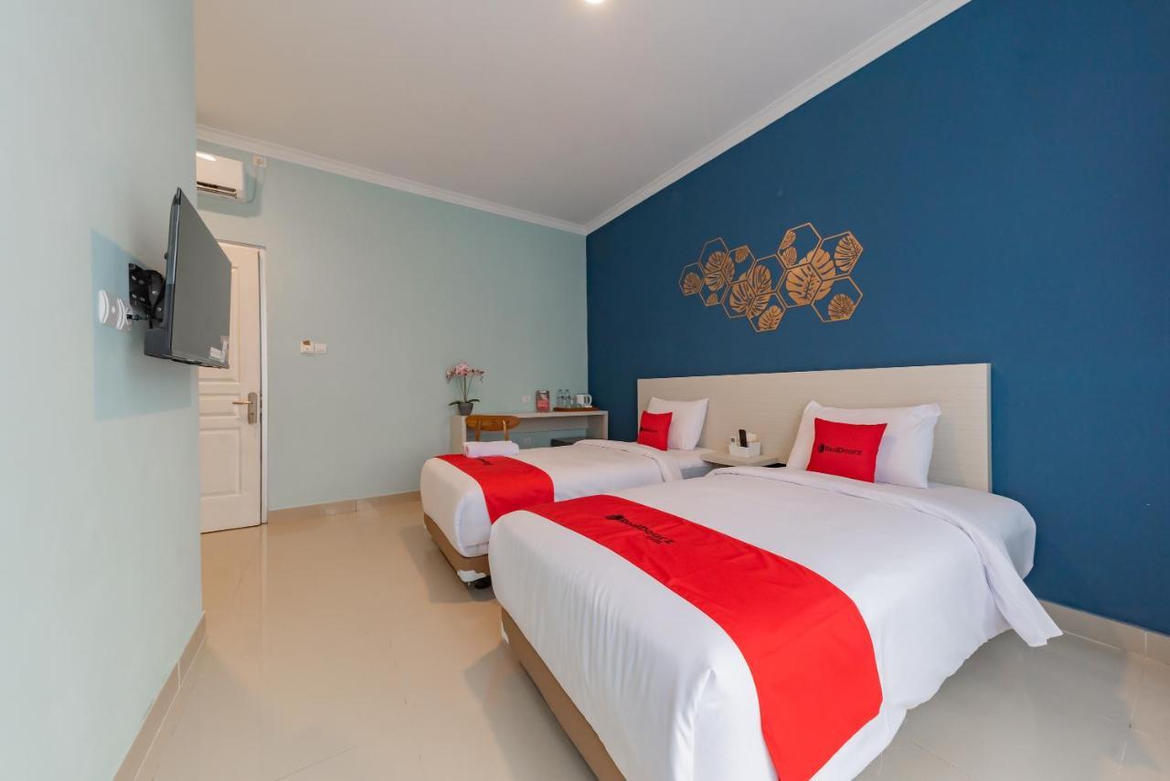 Reddoorz Plus Near Surapati Core Bandung Esterno foto