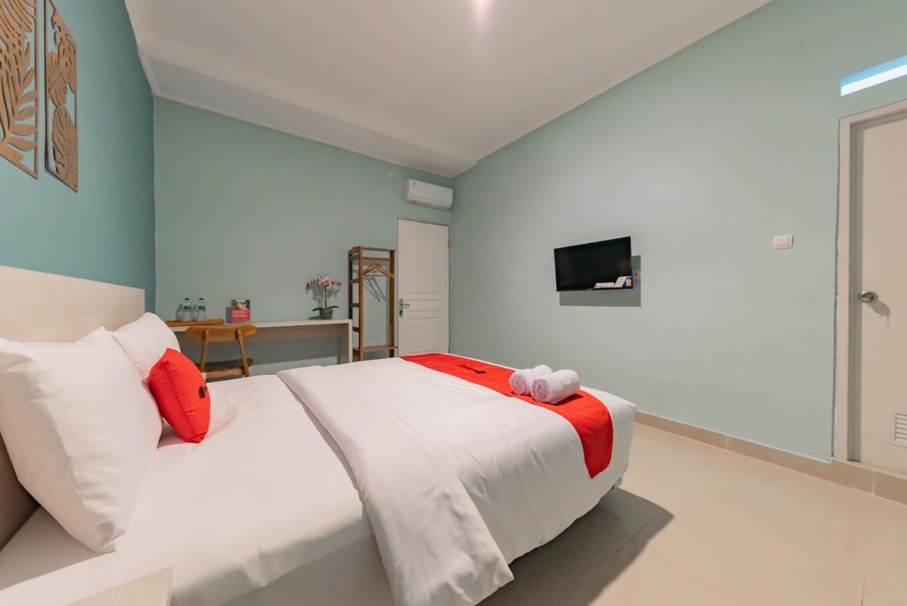 Reddoorz Plus Near Surapati Core Bandung Esterno foto