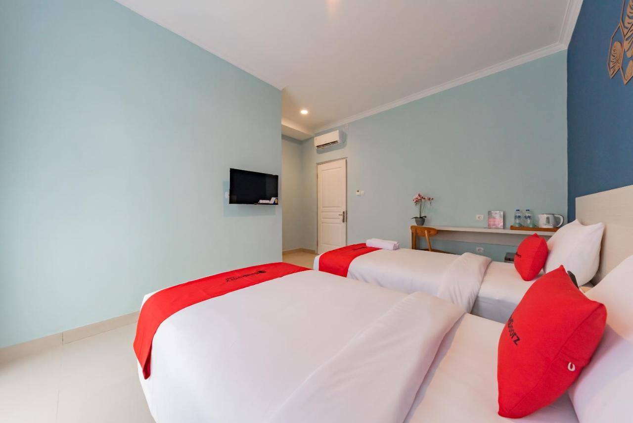 Reddoorz Plus Near Surapati Core Bandung Esterno foto